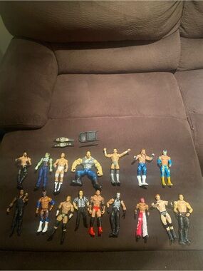 Lot of 16 WWE Wrestlers with accessories